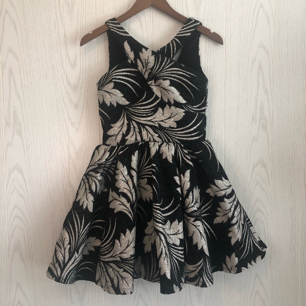 NWT Miss Behave Girls Metallic Floral Dress Size 12